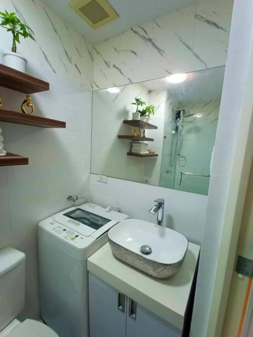 Cozy Studio Unit At Sun Residences Кесон Сити Екстериор снимка